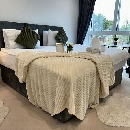 Kayz Lodge- Luxury Ensuite-Private & Shared Accommodation In A New House At The Olympic Village Overlooking Stratford Westfield And Tube Station Londen Buitenkant foto