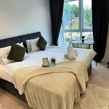 Kayz Lodge- Luxury Ensuite-Private & Shared Accommodation In A New House At The Olympic Village Overlooking Stratford Westfield And Tube Station Londen Buitenkant foto