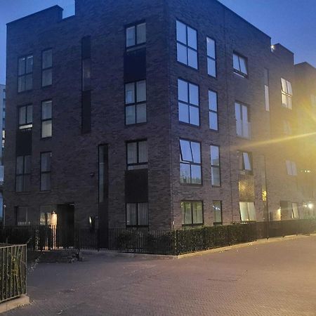 Kayz Lodge- Luxury Ensuite-Private & Shared Accommodation In A New House At The Olympic Village Overlooking Stratford Westfield And Tube Station Londen Buitenkant foto