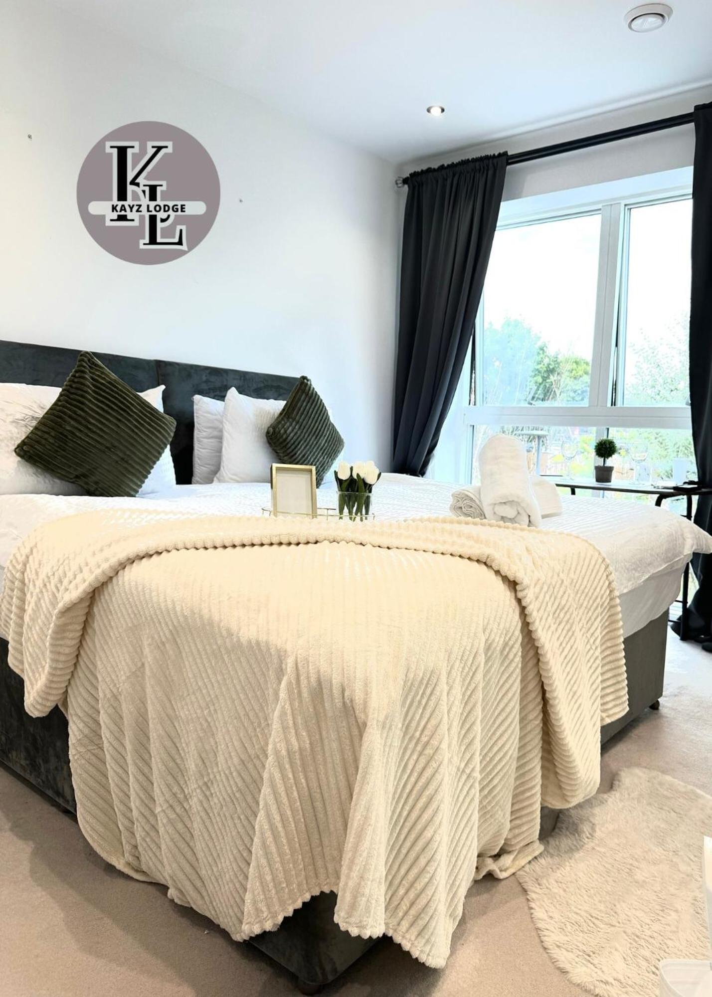 Kayz Lodge- Luxury Ensuite-Private & Shared Accommodation In A New House At The Olympic Village Overlooking Stratford Westfield And Tube Station Londen Buitenkant foto