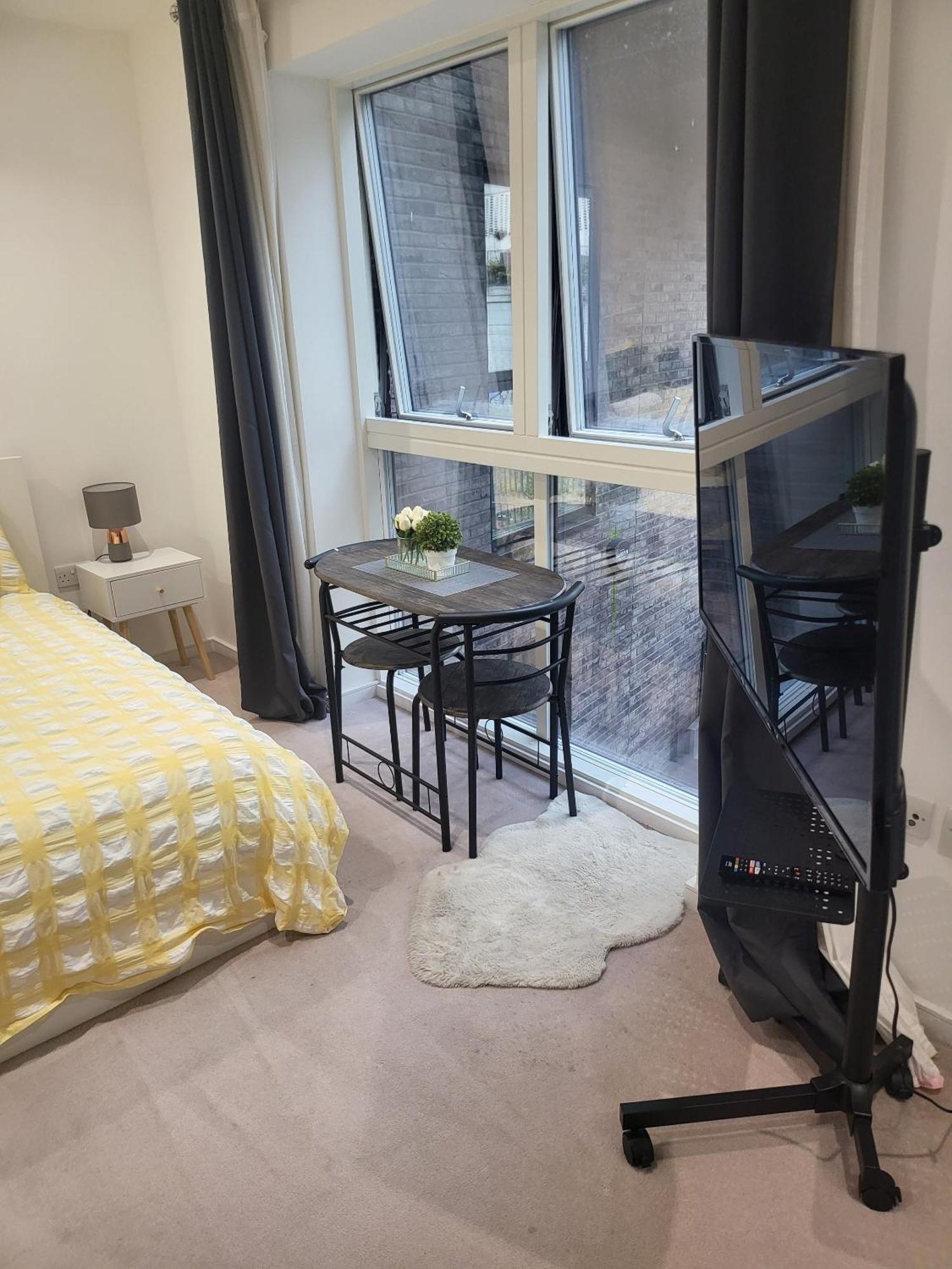 Kayz Lodge- Luxury Ensuite-Private & Shared Accommodation In A New House At The Olympic Village Overlooking Stratford Westfield And Tube Station Londen Buitenkant foto