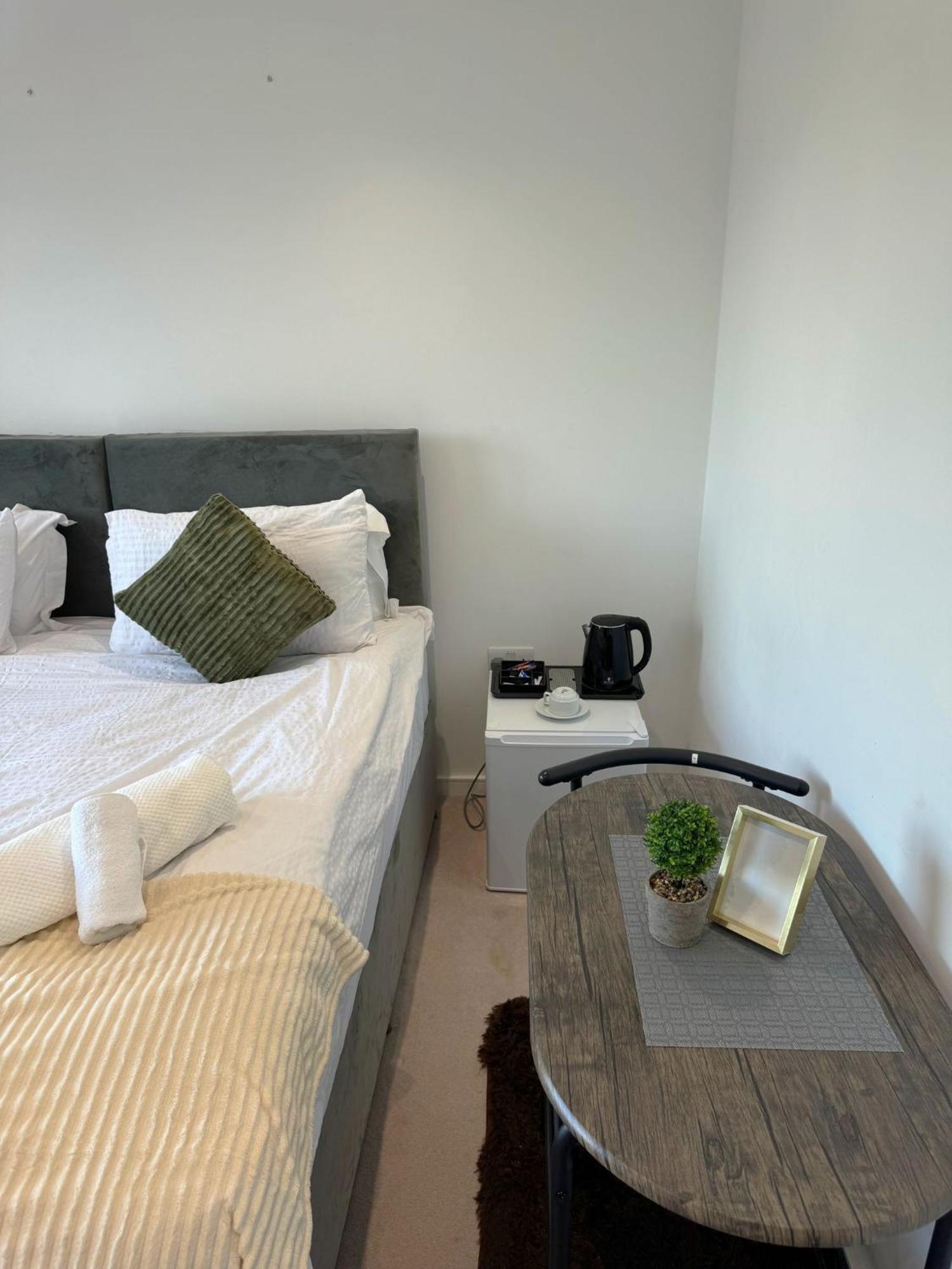 Kayz Lodge- Luxury Ensuite-Private & Shared Accommodation In A New House At The Olympic Village Overlooking Stratford Westfield And Tube Station Londen Buitenkant foto