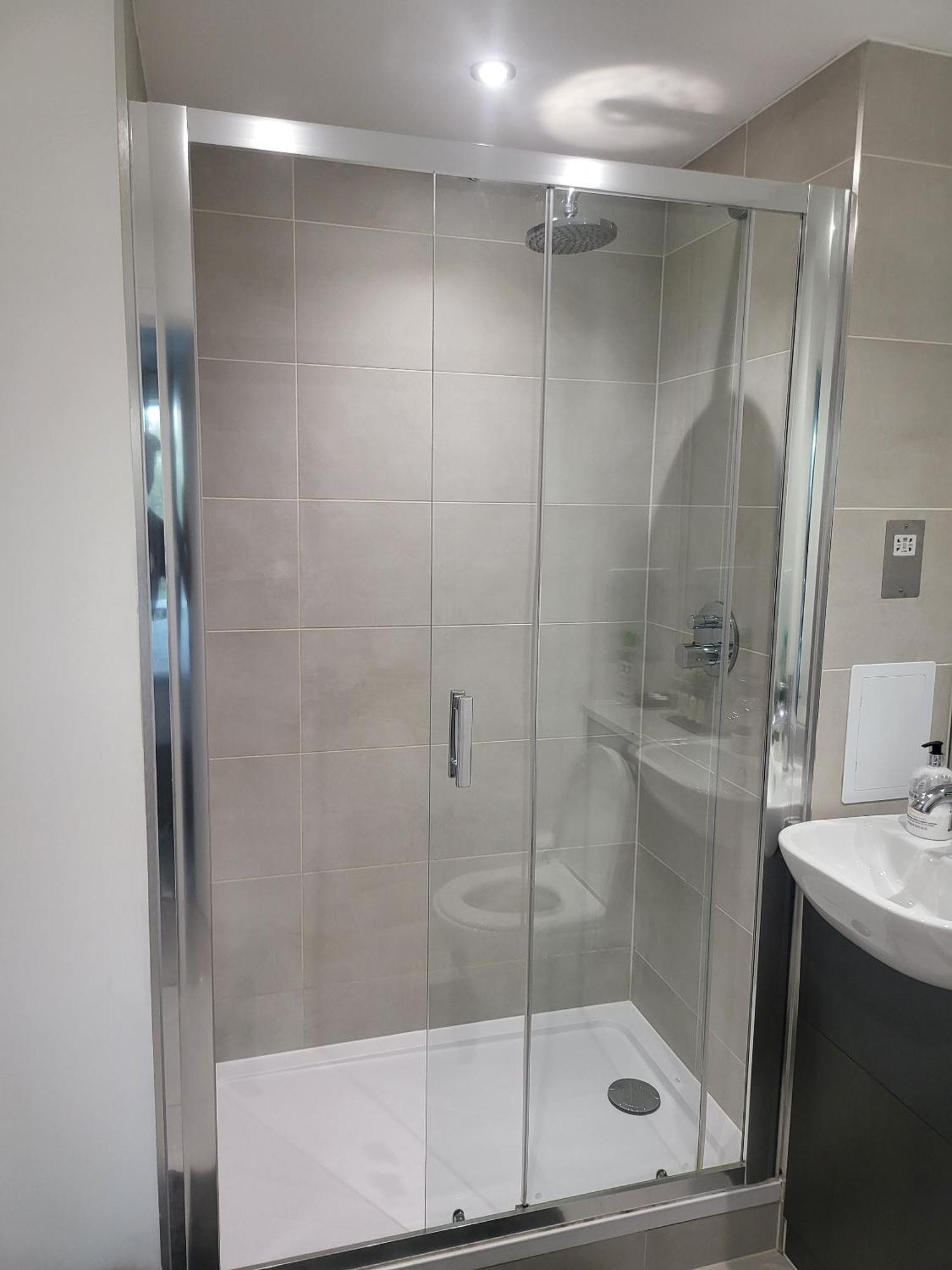Kayz Lodge- Luxury Ensuite-Private & Shared Accommodation In A New House At The Olympic Village Overlooking Stratford Westfield And Tube Station Londen Kamer foto