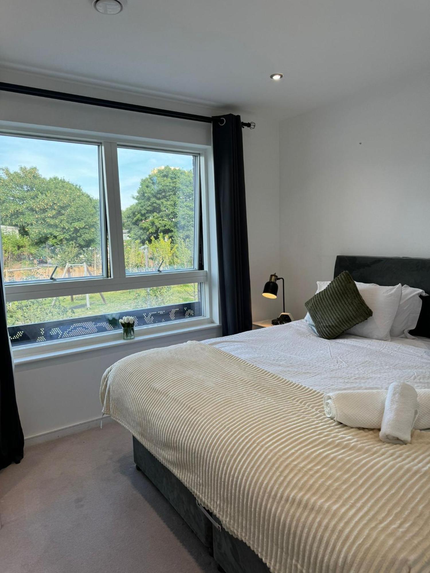 Kayz Lodge- Luxury Ensuite-Private & Shared Accommodation In A New House At The Olympic Village Overlooking Stratford Westfield And Tube Station Londen Buitenkant foto