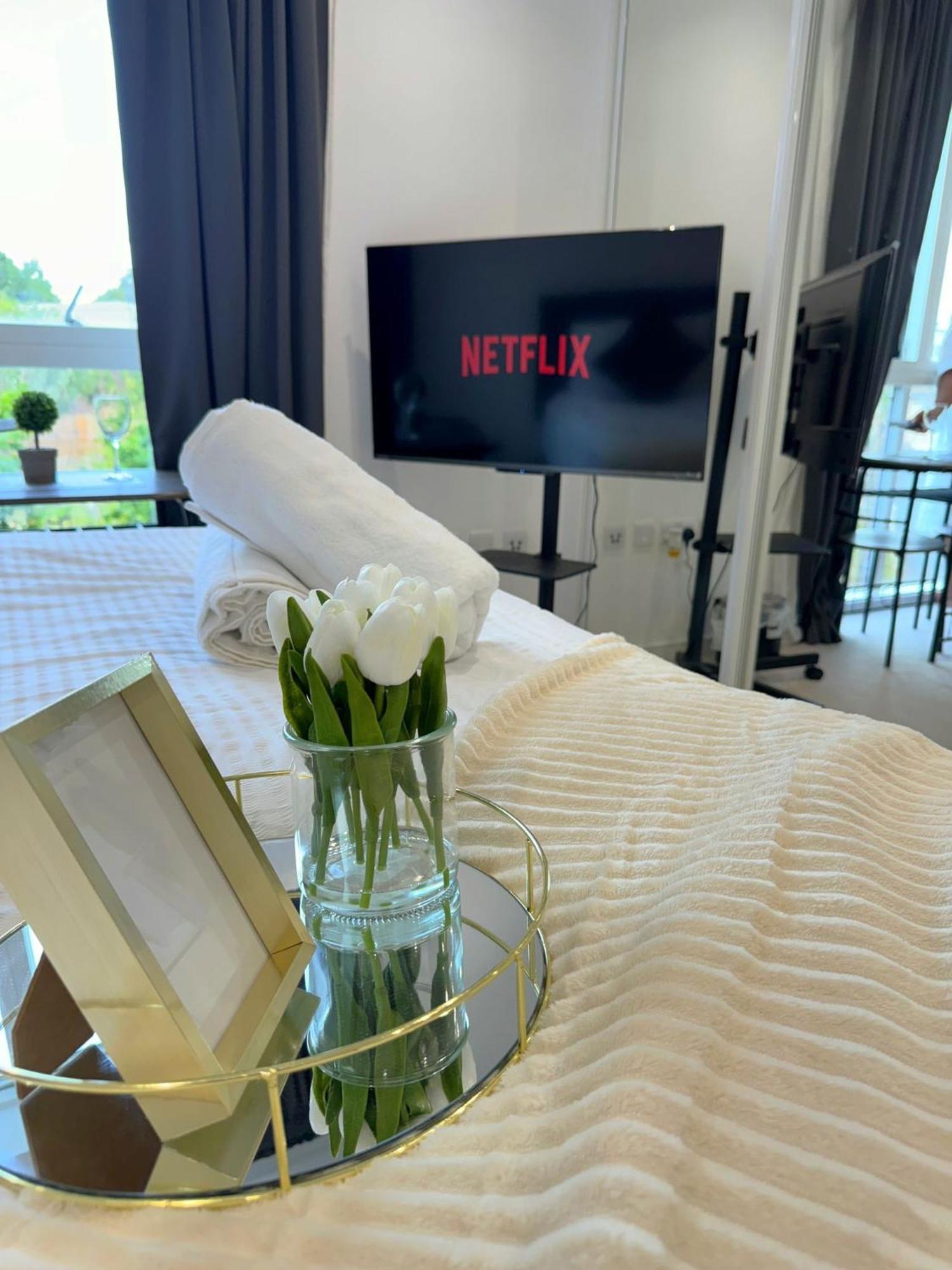 Kayz Lodge- Luxury Ensuite-Private & Shared Accommodation In A New House At The Olympic Village Overlooking Stratford Westfield And Tube Station Londen Buitenkant foto