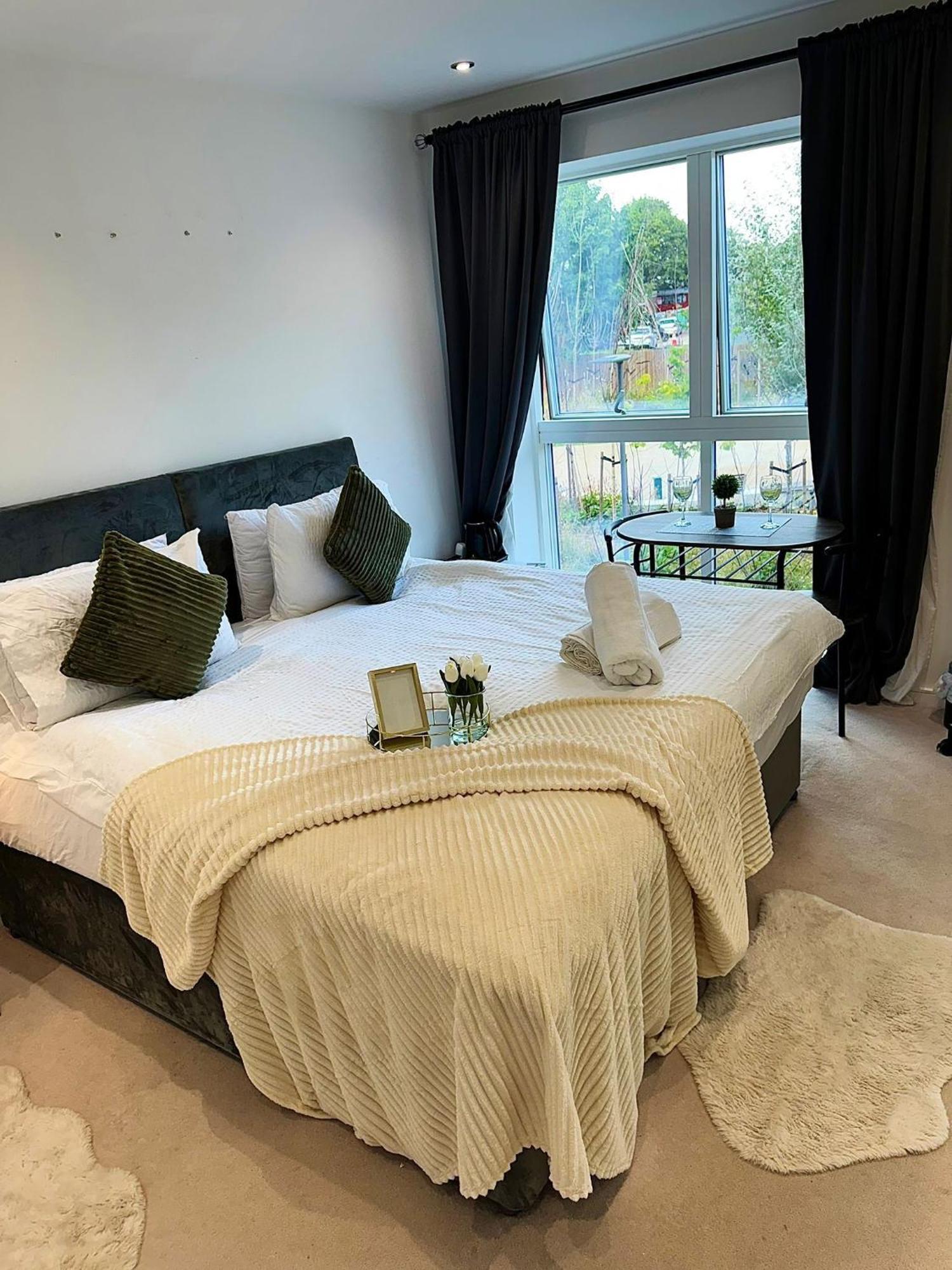 Kayz Lodge- Luxury Ensuite-Private & Shared Accommodation In A New House At The Olympic Village Overlooking Stratford Westfield And Tube Station Londen Buitenkant foto