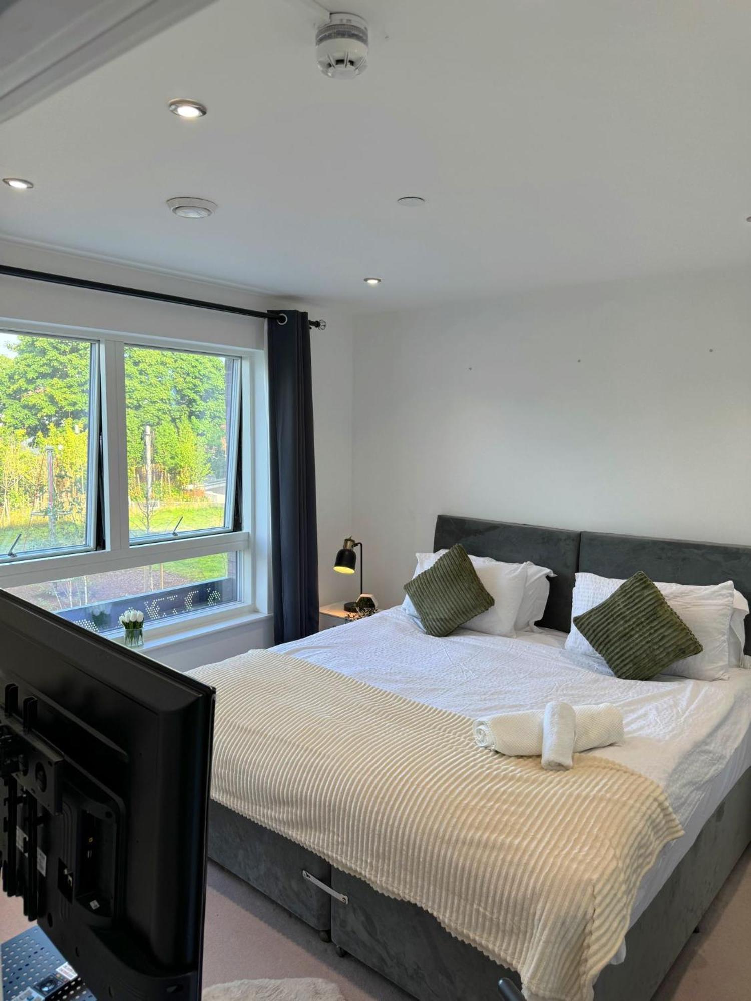 Kayz Lodge- Luxury Ensuite-Private & Shared Accommodation In A New House At The Olympic Village Overlooking Stratford Westfield And Tube Station Londen Buitenkant foto