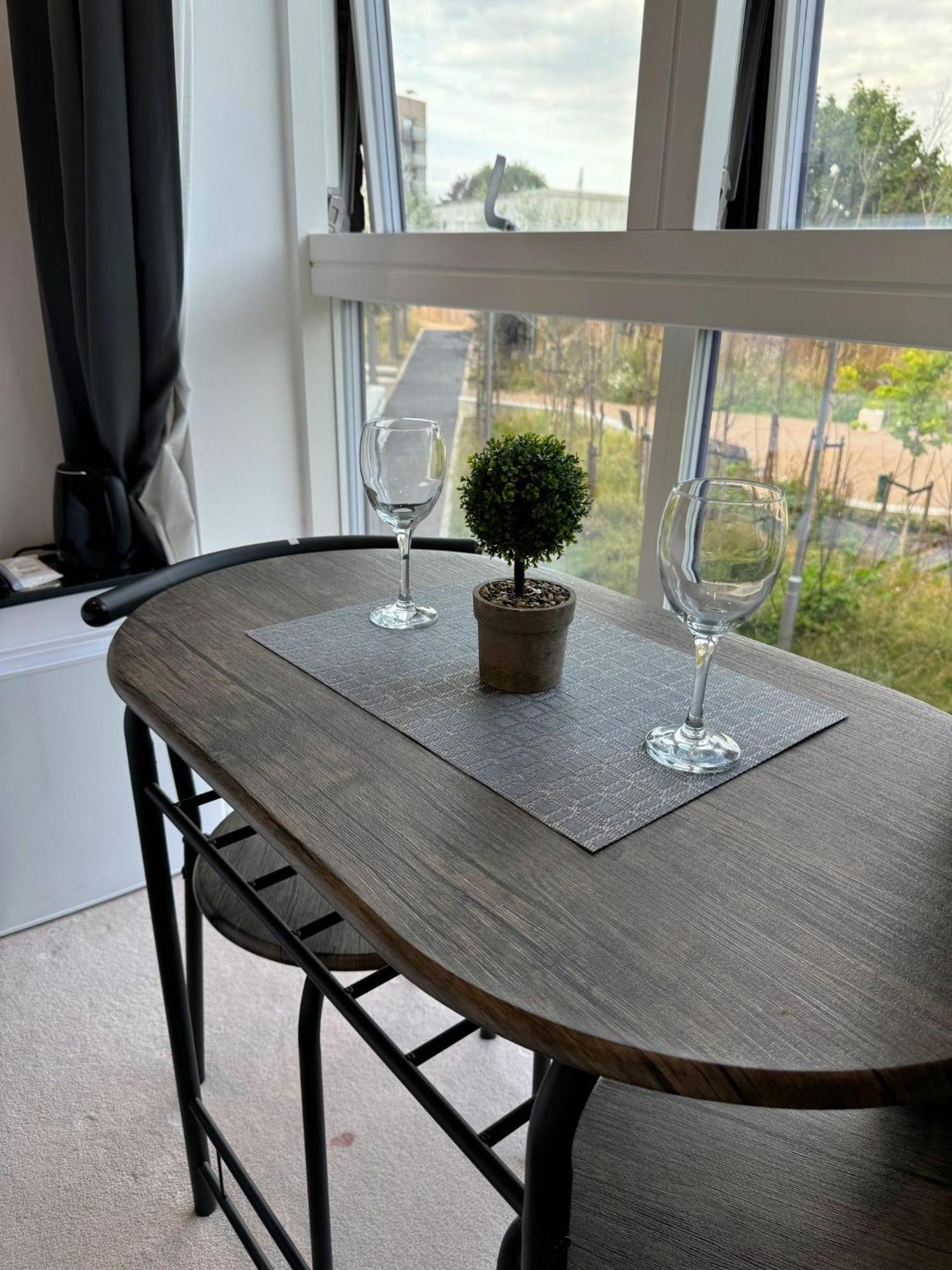 Kayz Lodge- Luxury Ensuite-Private & Shared Accommodation In A New House At The Olympic Village Overlooking Stratford Westfield And Tube Station Londen Buitenkant foto